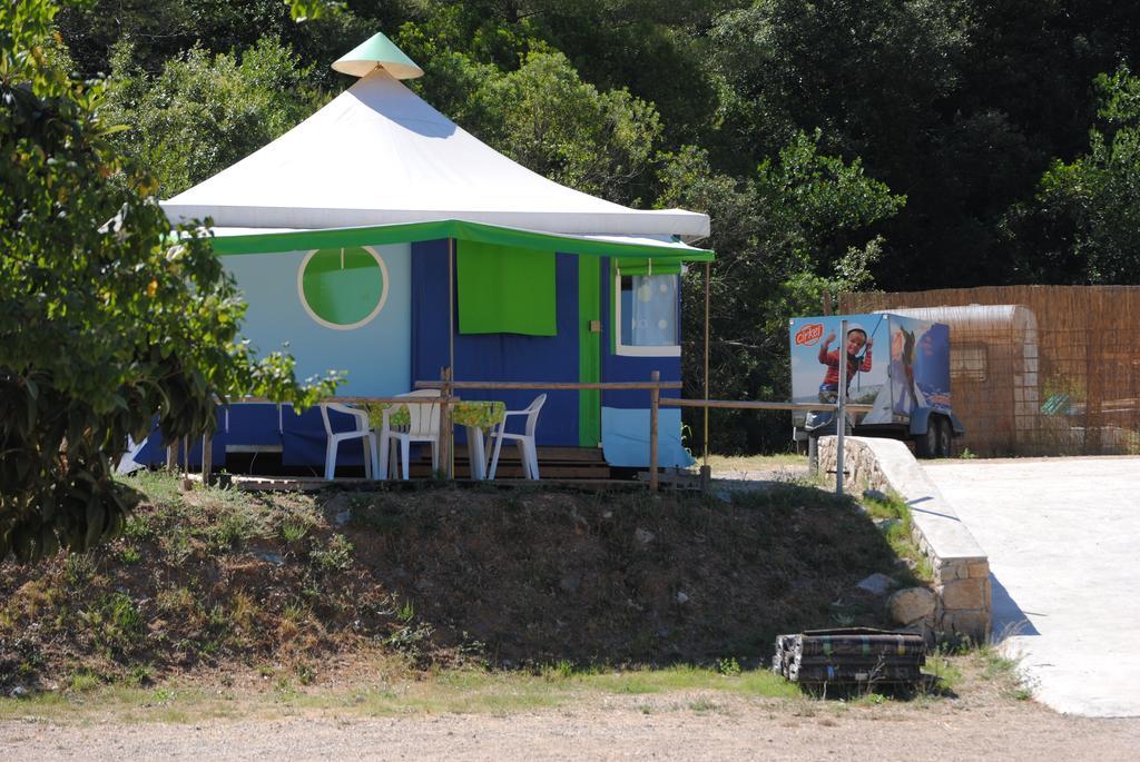 Camping Village Canapai Рио Марина Стая снимка